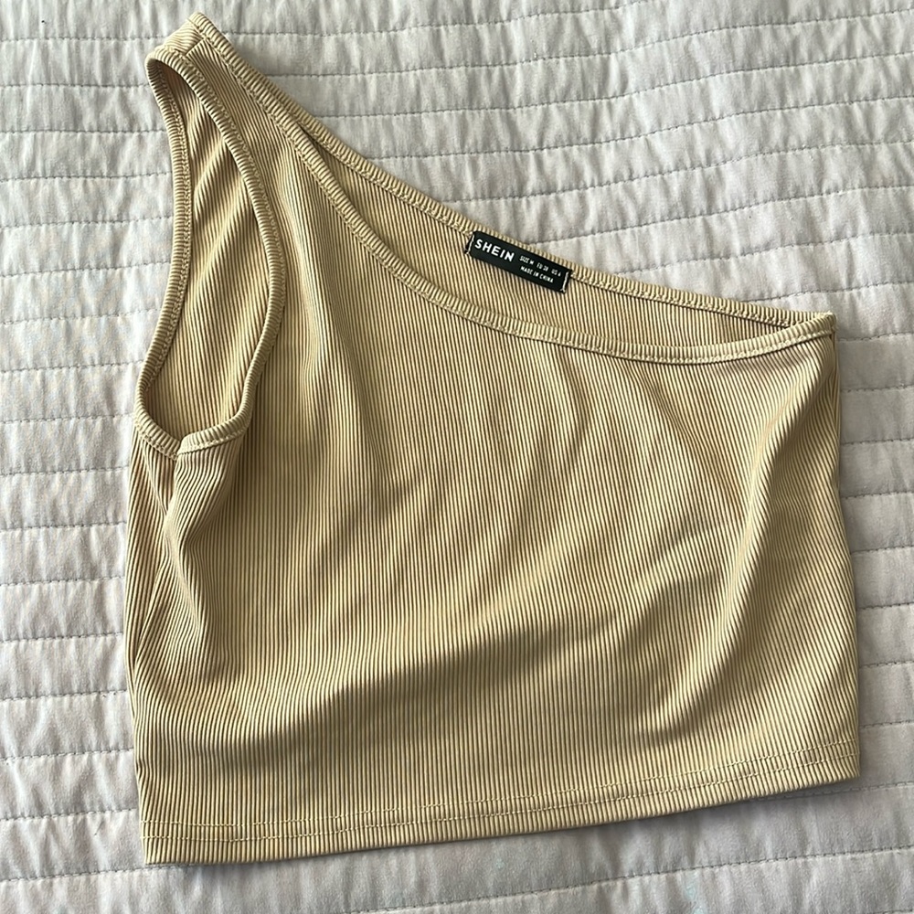Ran off of one shoulder crop top
